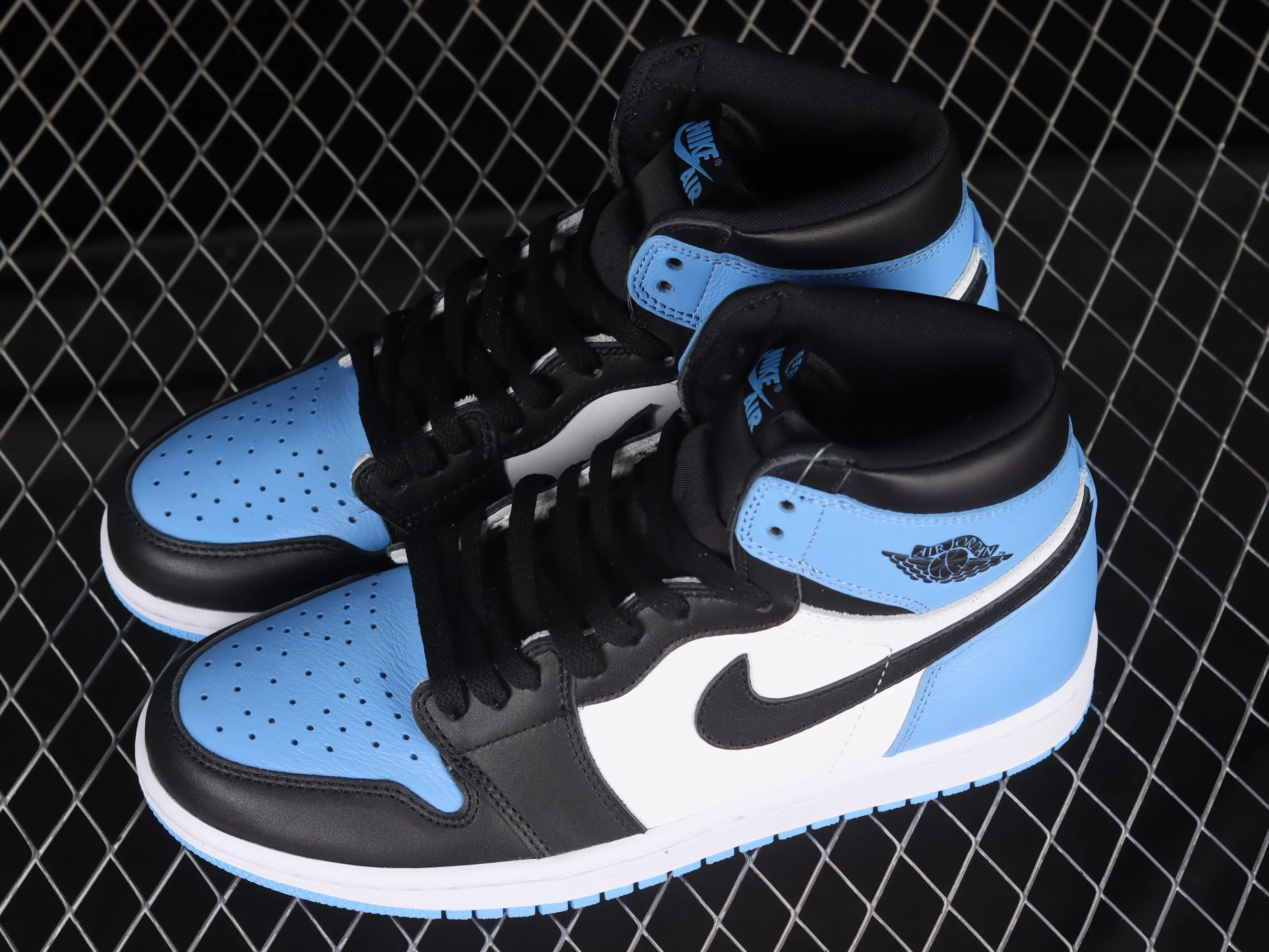 All categories Air Jordan Jordan series basketball shoes Air Jordan 1 High X version Air Jordan 1 High OG "UNC Toe" AJ1 Joe 1 black and blue toe DZ5485-400